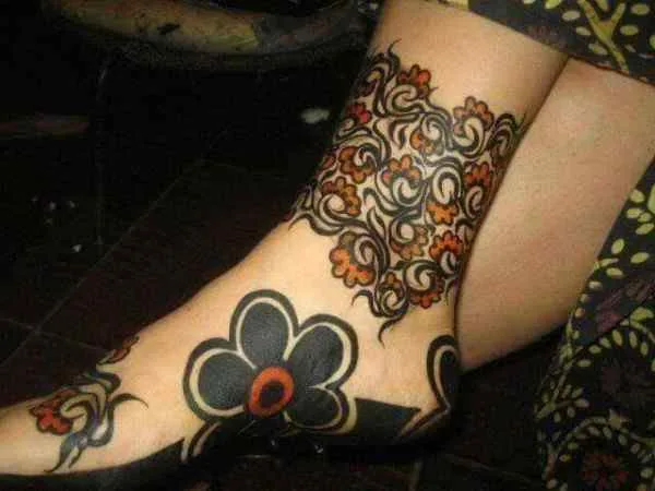 mehndi under foot 2 Simple Mehndi Designs