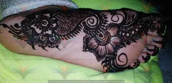 under foot mehndi Simple Mehndi Designs