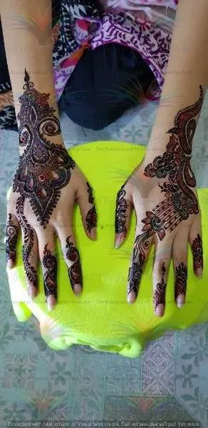 back hand designs of cone mehndi