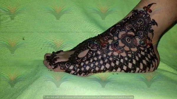 Picture Images of Mehndi Designs baby feet