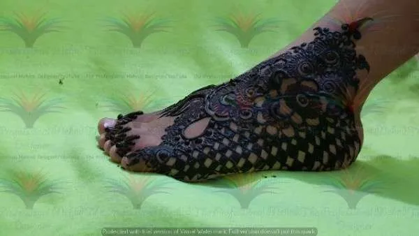 kids foot mehndi design