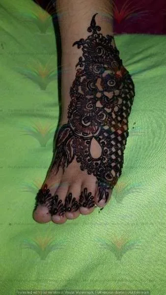 mehndi desing girls foot