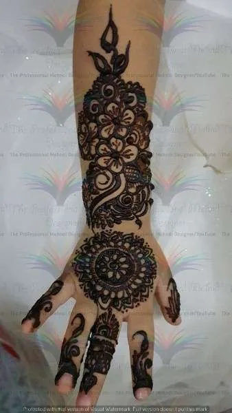 Picture Images of children Mehndi Designs