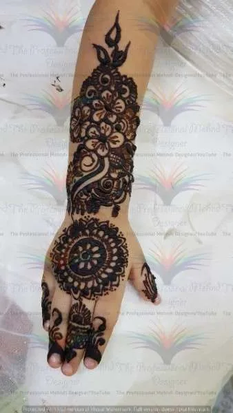 Picture Images of Kids Mehndi Designs
