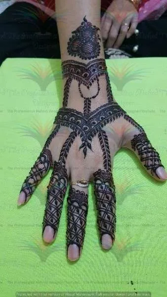 New Best unique stylish Easy Simple Mehndi Designs with cone hina style