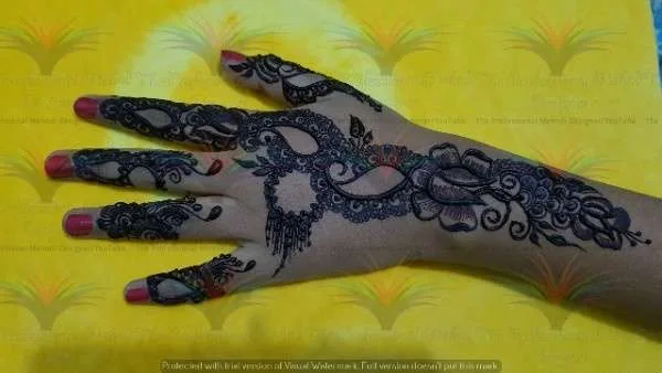 ladies mehndi designs
