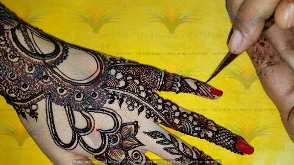 New Best unique stylish Easy Simple Mehndi Designs with cone hina style