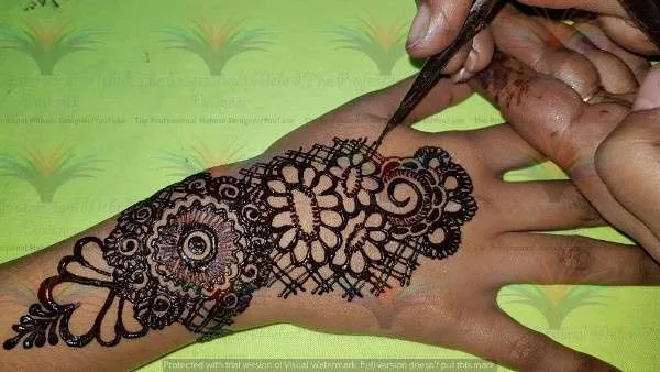 New Best unique stylish Easy Simple Mehndi Designs with cone hina style