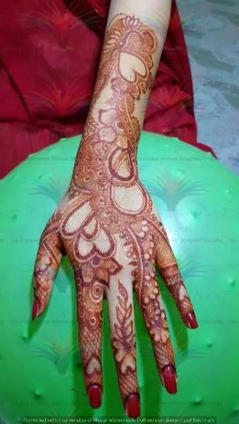 red colour mehndi design