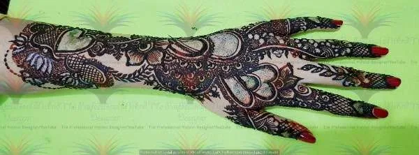 back hand full mehndi with cone