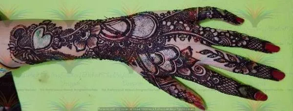 back hand mendhi design