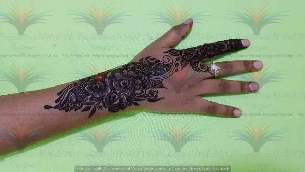 stylish mehndi design