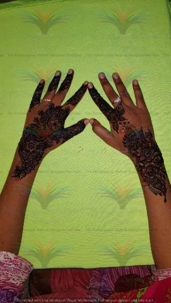 hands display style