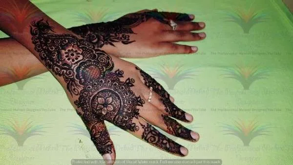 stylish mehndi design