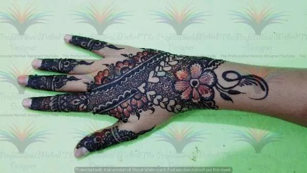 heart shape mehndi