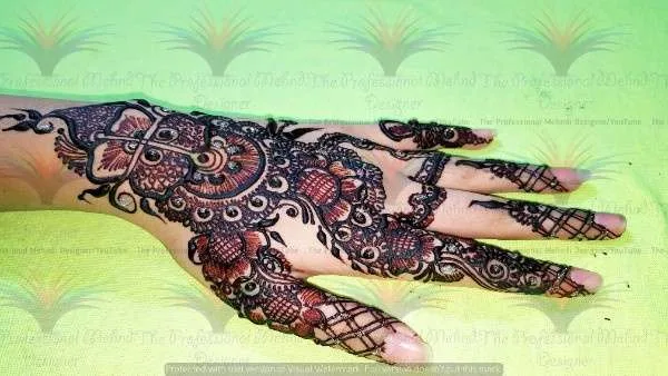 Wao desings of mehndi with cone