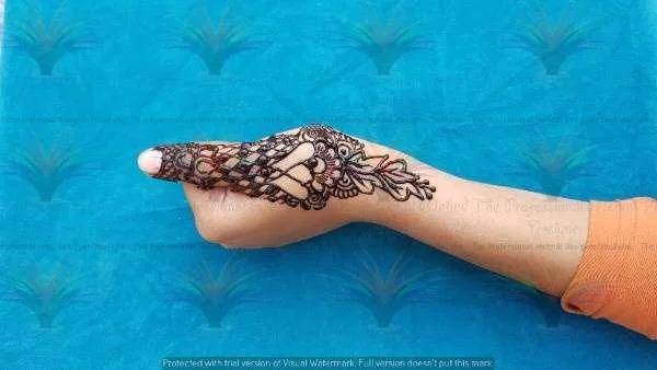 anghothay par mehndi design