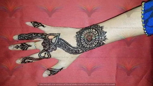 50 Best Backhand Mehndi Design Pictures and Videos 29 Easy Simple Back hand side mehndi deisgn