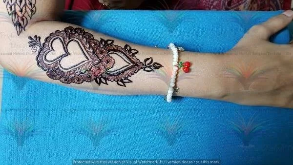 heart shape mehndi designs