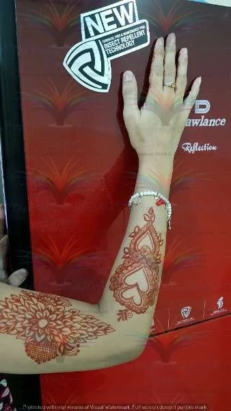 beautiful picture images of mehndi designs on backhand