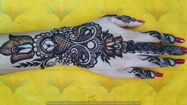 unique picture images of mehndi designs on backhand