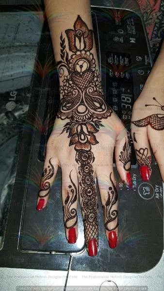 beautiful picture images of mehndi designs on backhand