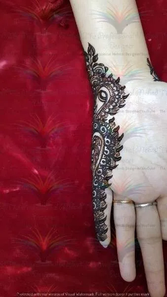 small finger designs of mehndi