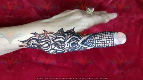 thumb mehndi design