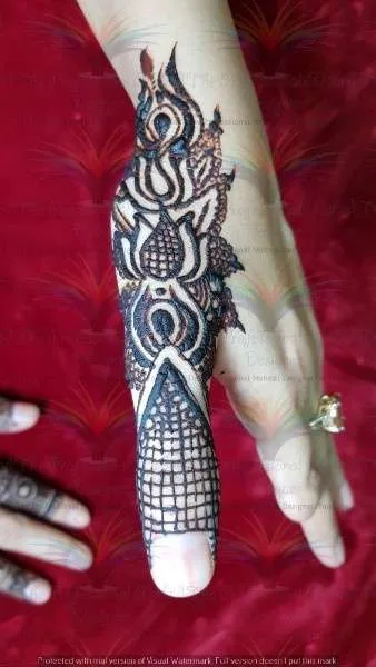 thumb style mehndi design