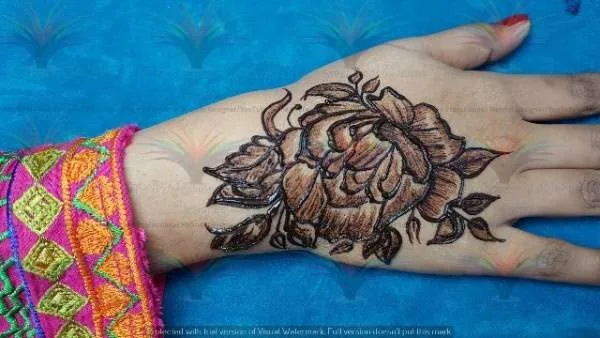 flower designs of mehndi with cone
