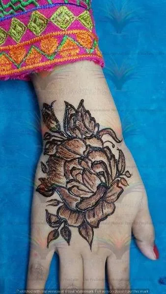 design of mehndi flower