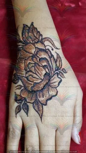 flower designs of mehndi with cone