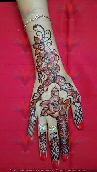 flower on backhand backhand mehndi design