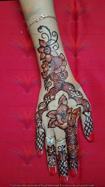 flower backhand mehndi design