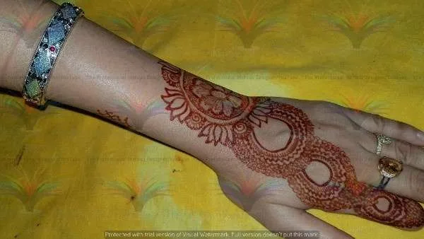 backhand mehndi design