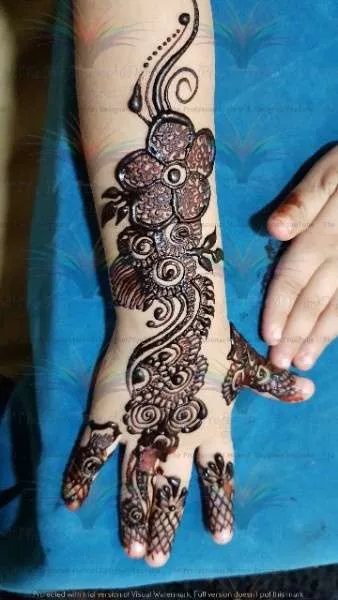 backhand mehndi design