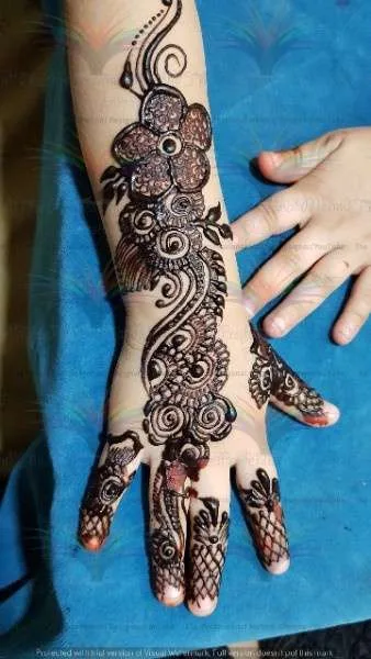backhand mehndi design