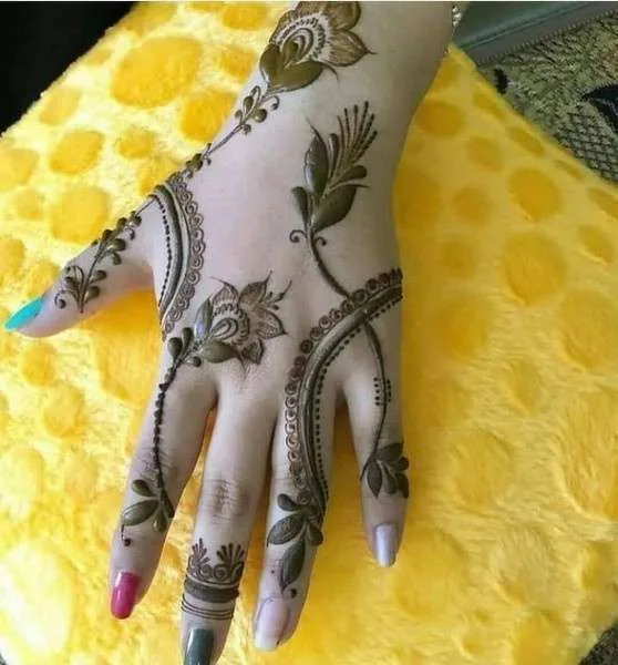 50 Best Backhand Mehndi Design Pictures and Videos 40 Simple Design BAck hand side