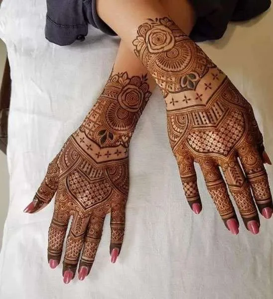 50 Best Backhand Mehndi Design Pictures and Videos 49 Backhand mehndi photo