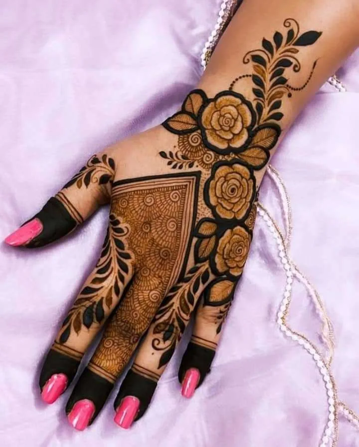 500+ Captivating Backhand Mehndi Designs: A Visual Showcase 177 Hand backside mehndi design