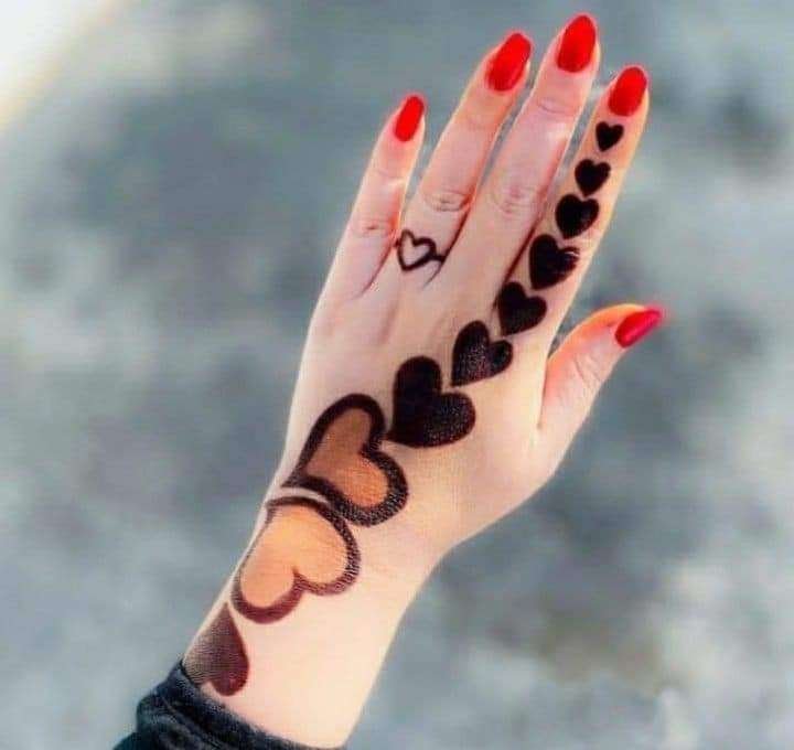 250+ Stunning Simple Mehndi Designs for Every Occasion | Simple Mehndi Designs 132 heart mehndi design very simple