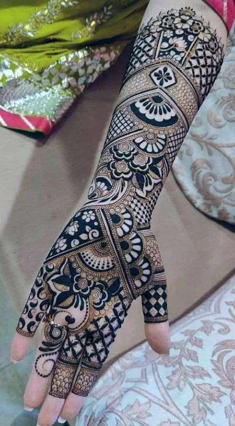 Dulhan mehndi poray hatho pe