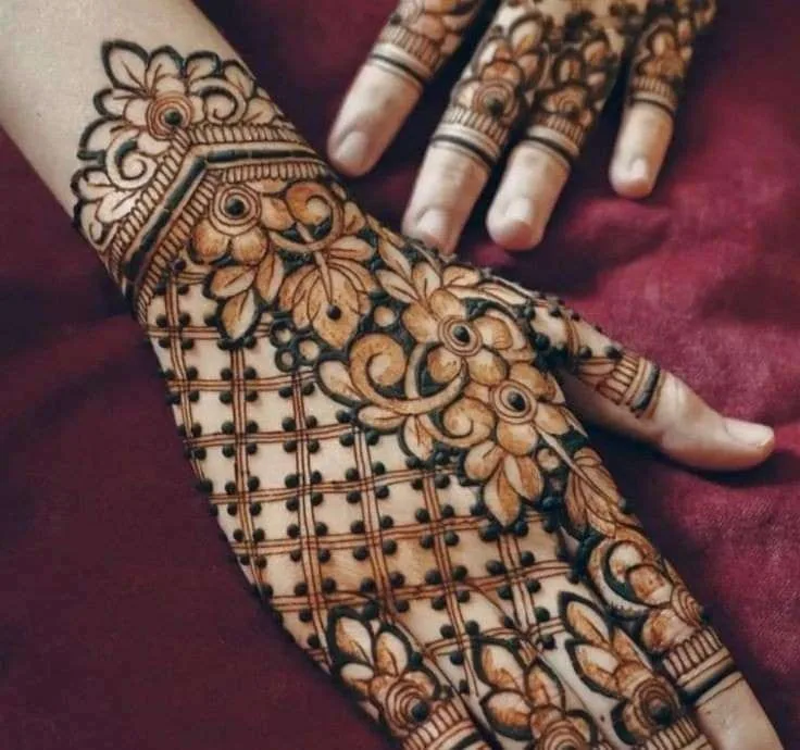 hands finger mehndi