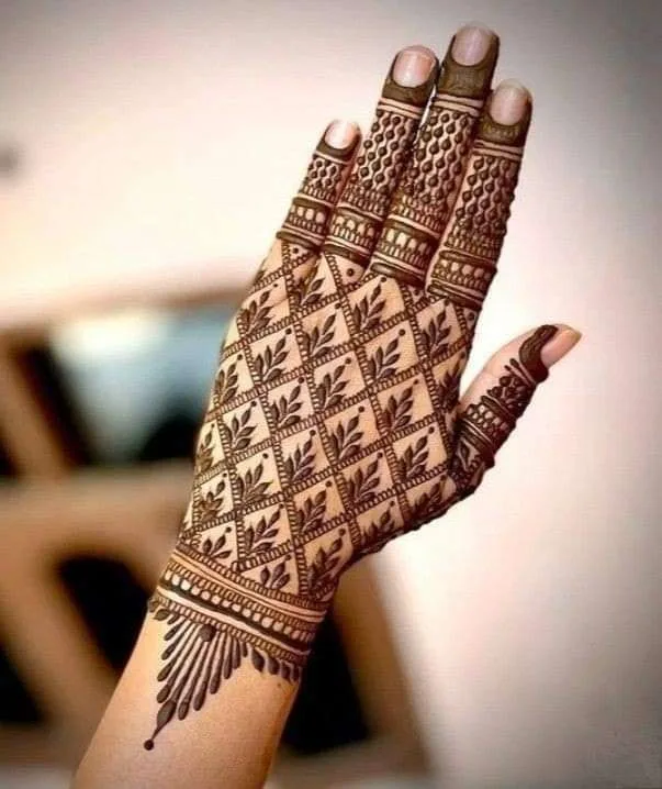 500+ Captivating Backhand Mehndi Designs: A Visual Showcase 178 Hand backside mehndi design beautiful