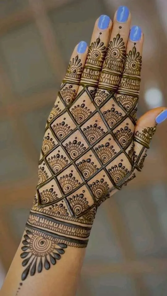 500+ Captivating Backhand Mehndi Designs: A Visual Showcase 166 Hand backside mehndi design
