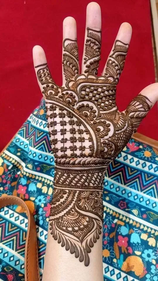 50 Best Fronthand Palm Mehndi Design Picture and Videos 7 front hand palm design of cone mehndi