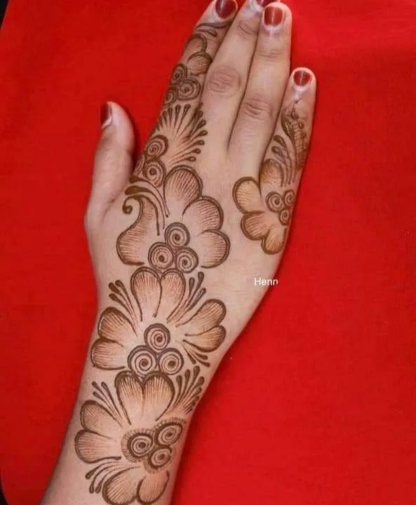 500+ Captivating Backhand Mehndi Designs: A Visual Showcase 242 MEHNDI DESIGNS 105 Simple Mehndi Designs