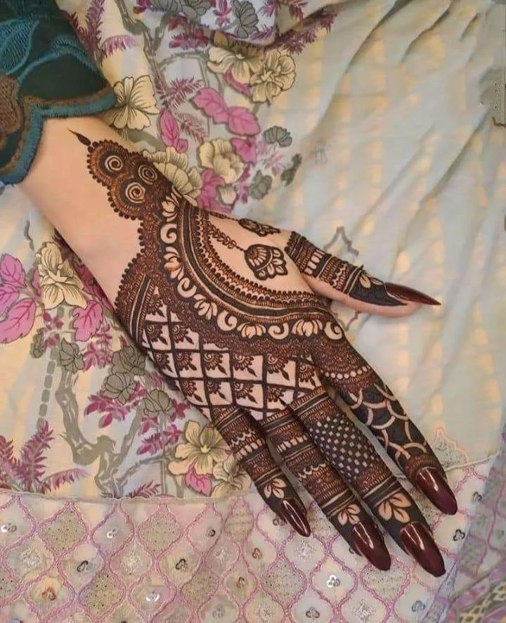 500+ Captivating Backhand Mehndi Designs: A Visual Showcase 245 MEHNDI DESIGNS 109 Simple Mehndi Designs