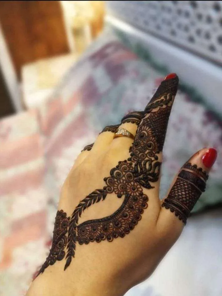 Cone Mehndi Designs on hand new style best unique and beautiful mehndi patterns
