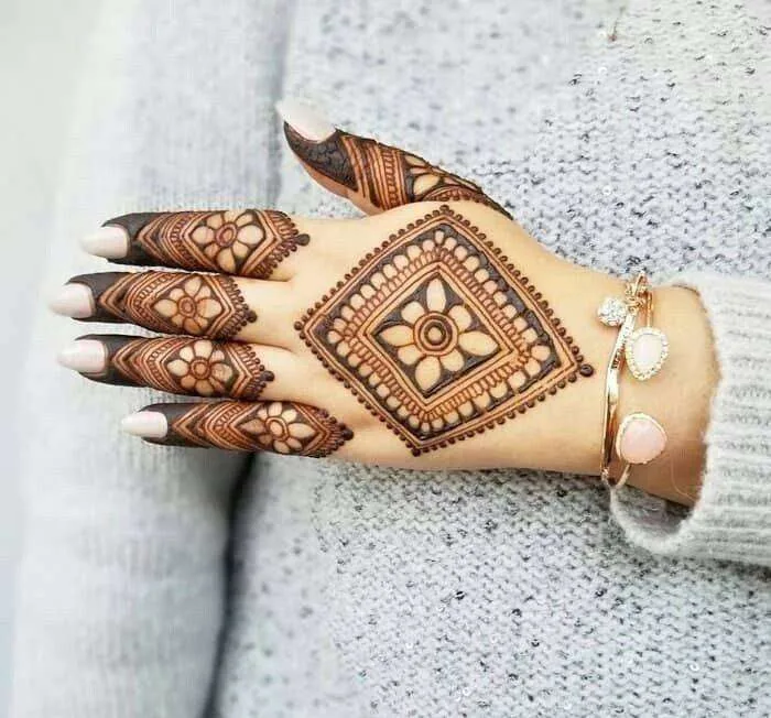 500+ Captivating Backhand Mehndi Designs: A Visual Showcase 42 MEHNDI DESIGNS 221 Simple Mehndi Designs